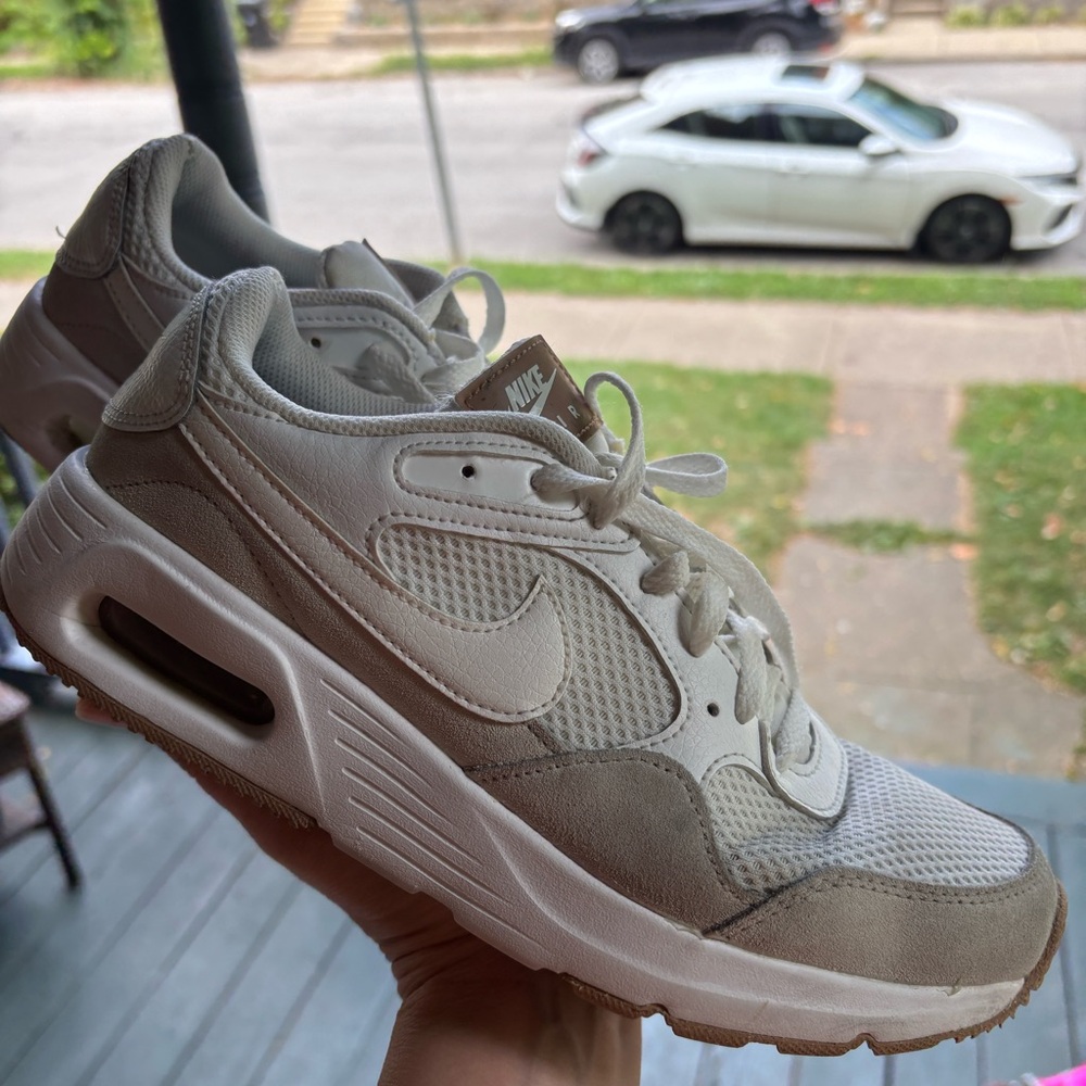 White Nike Air Max SC sneakers. Size 8.5 women’s. Very good condition.